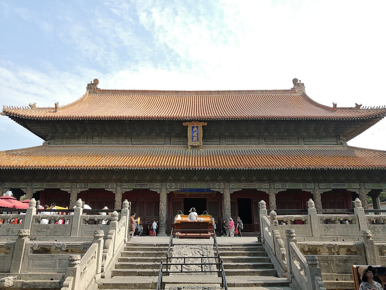 Dacheng Hall’s golden double roof and carved stone terrace at Qufu’s Confucius Temple.