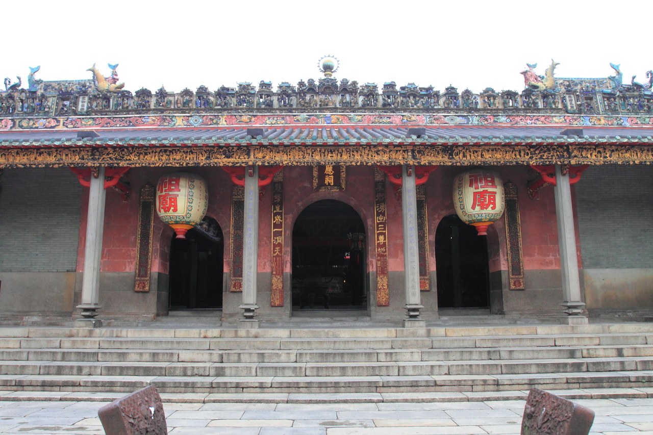 Decorated roof figures, lanterns and stone steps at Foshan Ancestral Temple.